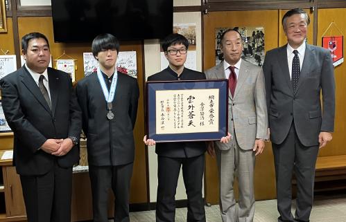 市長と金澤さんと大野さんの写真